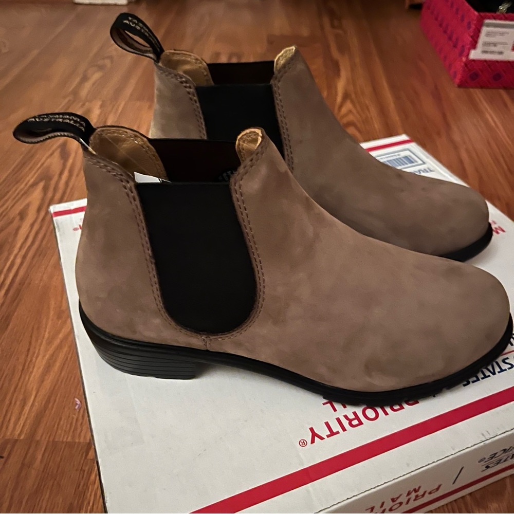 Blundstone 1974 Stone Ankle Chelsea Boot - Picture 5 of 11